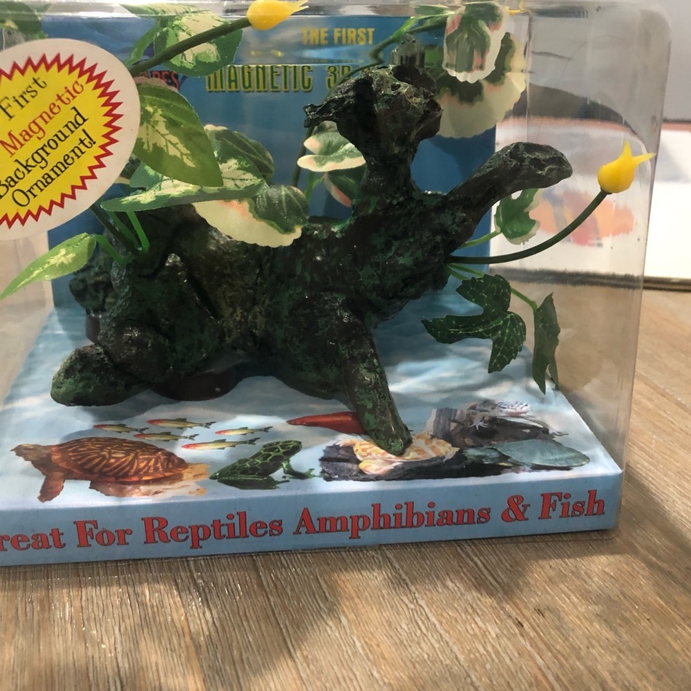 Green magnetic rock fish tank/reptile accessories
